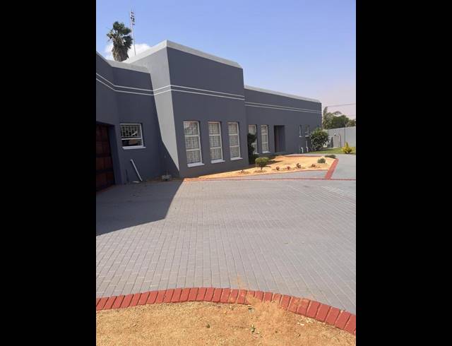 3 BEDROOM HOUSE FOR SALE IN RIVIERA PARK